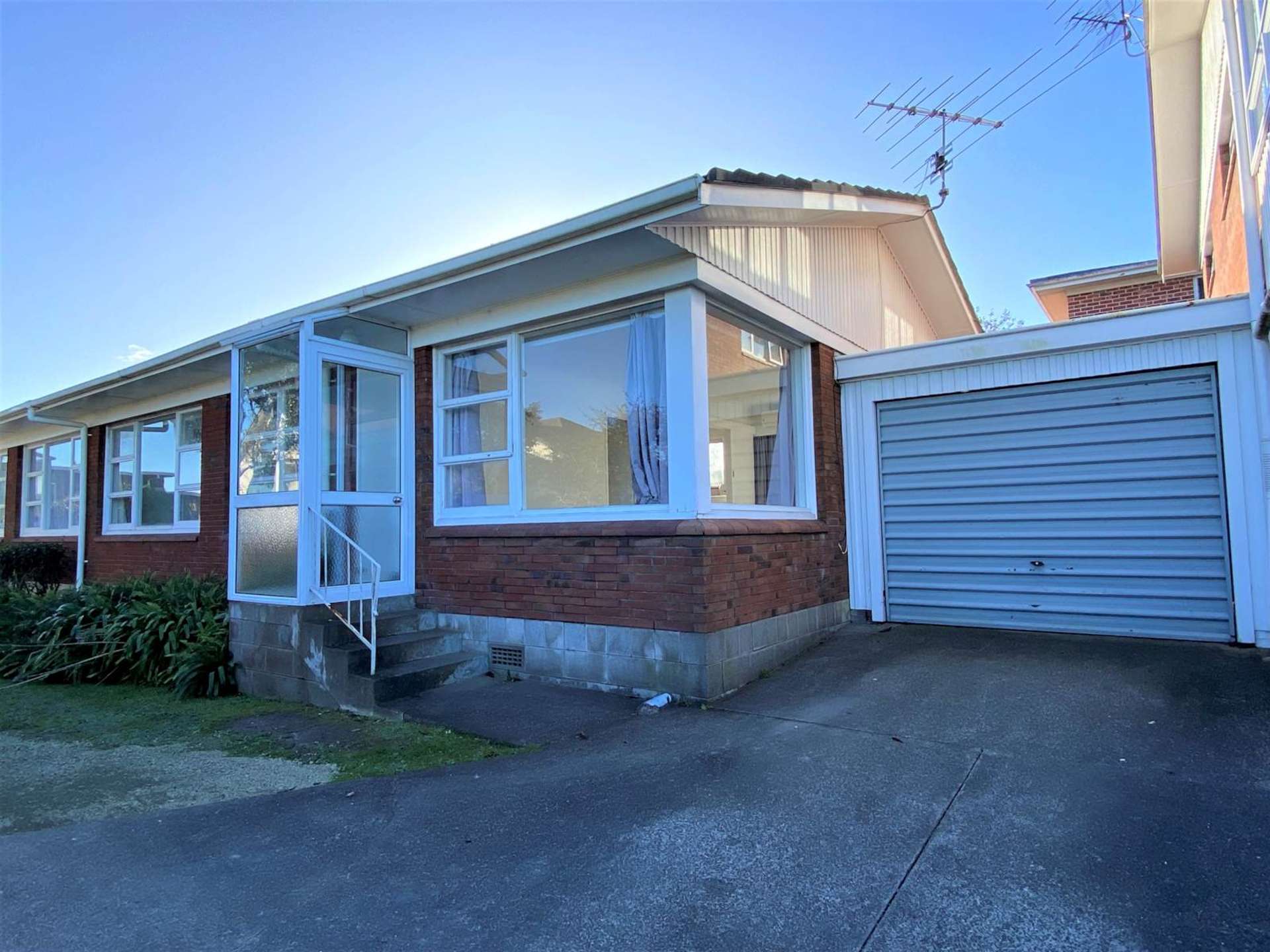 2/166 East Coast Road Forrest Hill_0