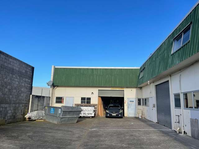 214m&sup2; Warehouse in Glendene