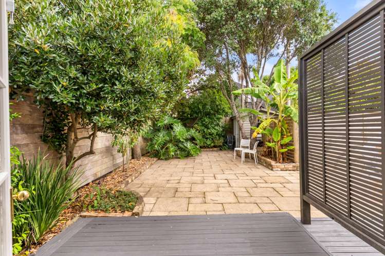 2/23 Seaview Avenue Northcote_11