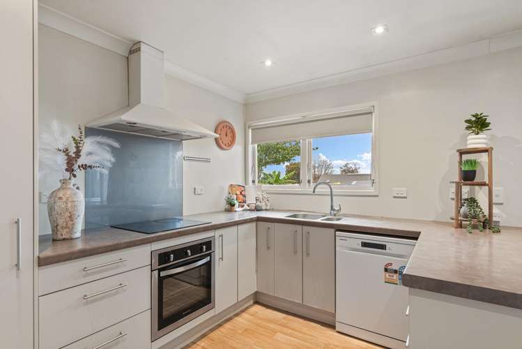 1 Walnut Place Owhata_2