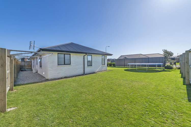 197 Faringdon Boulevard Rolleston_24