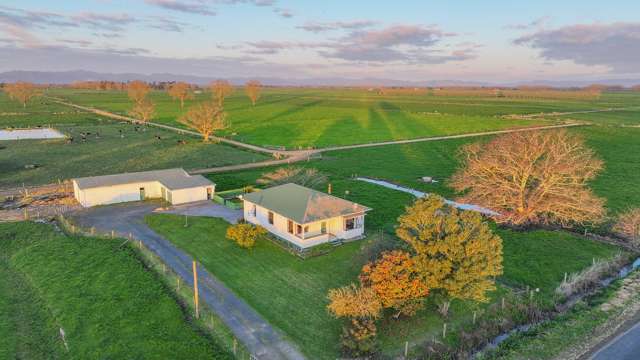 165 Canal Road East Waitakaruru_4