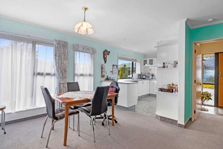 9 Saunders Crescent Stoke_10