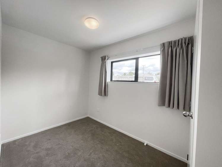 2/338 Royal Road Massey_4