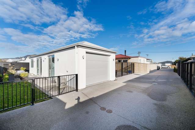 Near-new, stylish two-bedroom townhouse