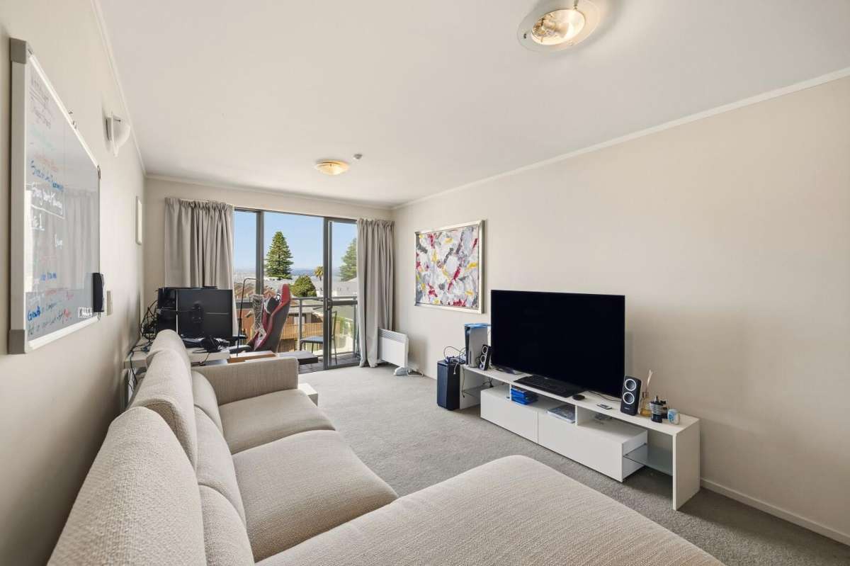 211/23 Maunganui Road_1