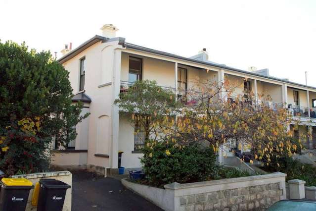 4 min walk from Dunedins main stree