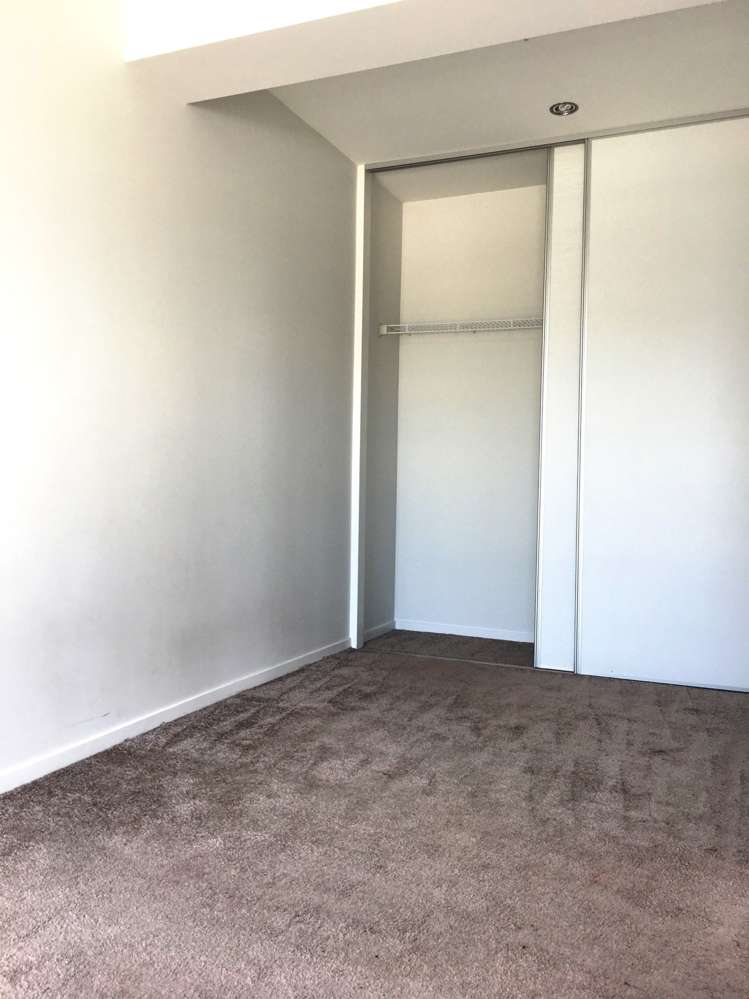 1111/20 Mccrae Way New Lynn_6