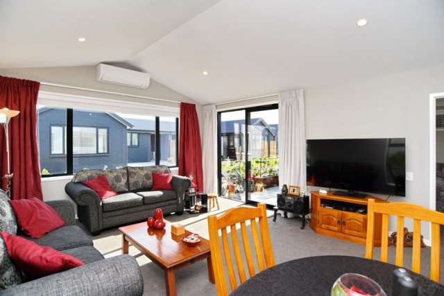 202/30 Bob Robertson Drive Woodend_2