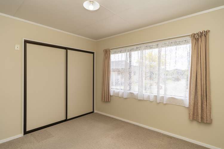 7 Brydon Way The Wood_8