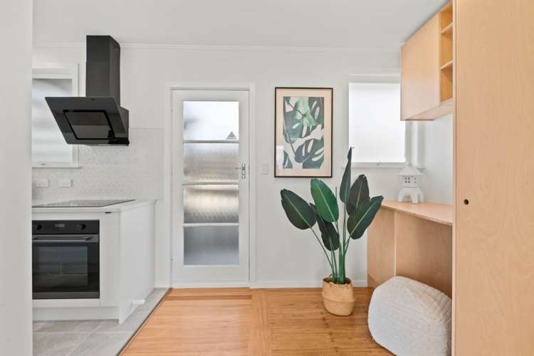2/243 Lake Road Northcote_10