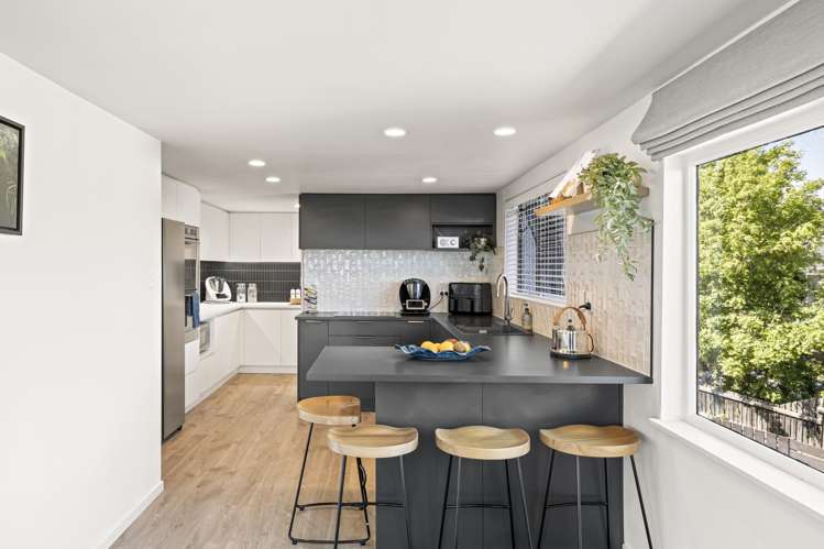 106 Mount View Road Bastia Hill_4