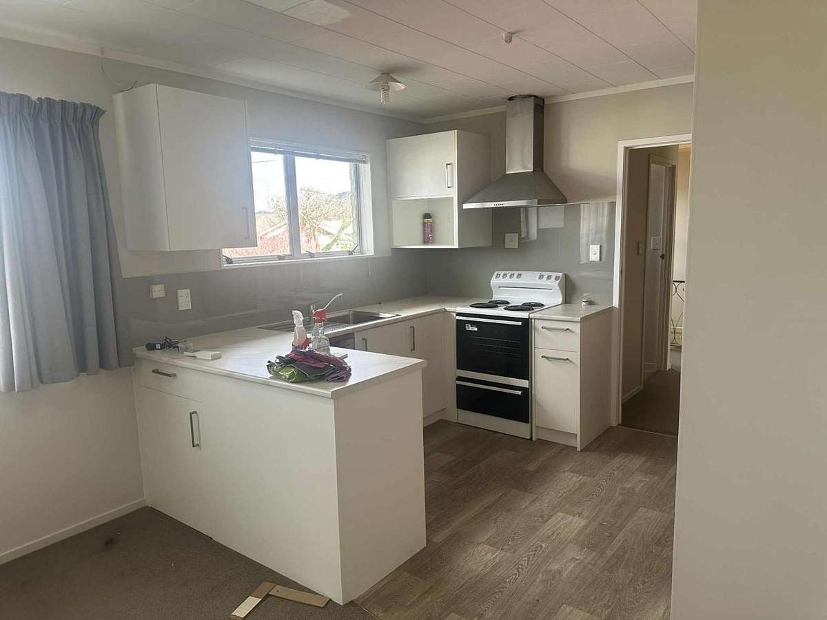 New bathroom and kitchen, lockable internal garage 1