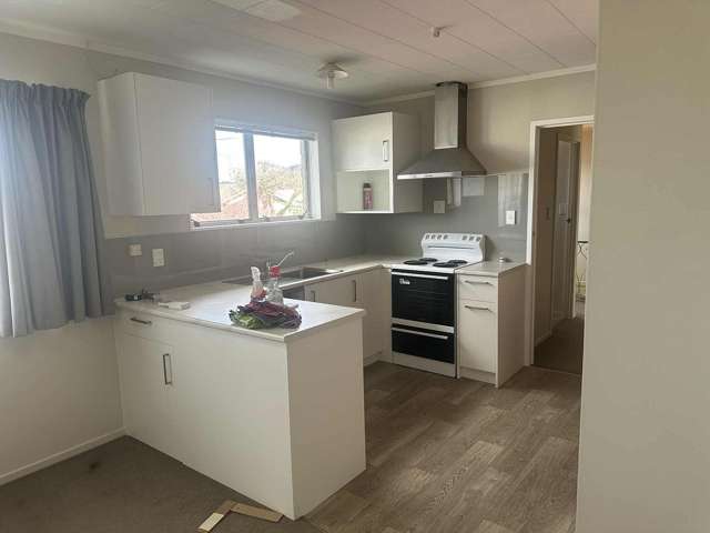 New bathroom and kitchen, lockable internal garage