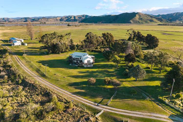 209 Browns Beach Road Muriwai_30