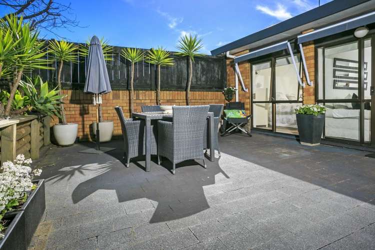 2/7 Seaview Avenue Northcote_17