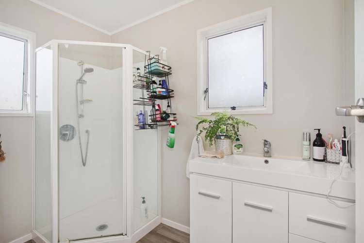 2/57 Coronation Road Hillcrest_13