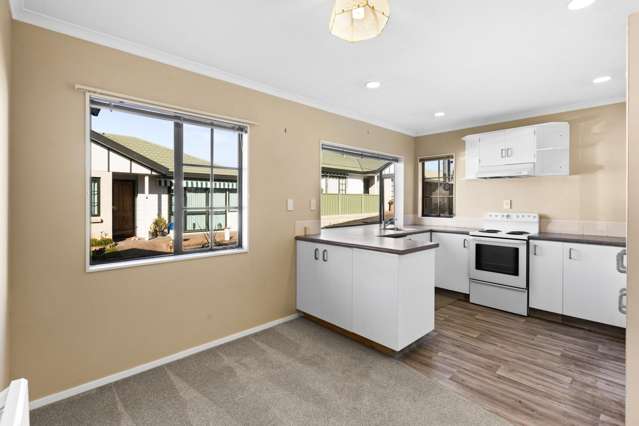 2/2A Spriggs Crescent Greenmeadows_4