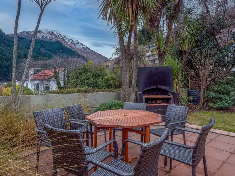 81 Hallenstein Street Queenstown_19
