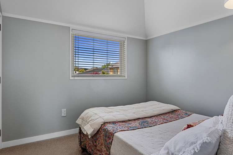 2/30 Clissold Street Merivale_6