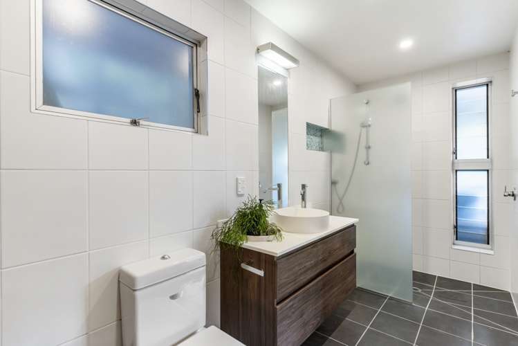 92 Parr Terrace Castor Bay_13