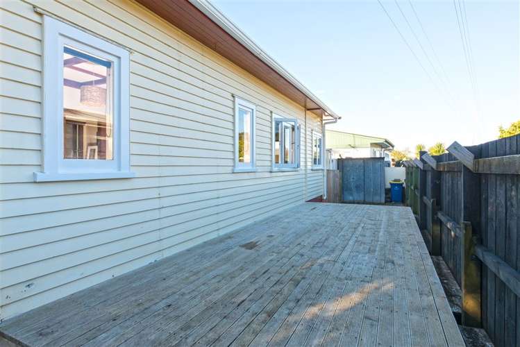 49 Queen Mary Avenue New Lynn_21