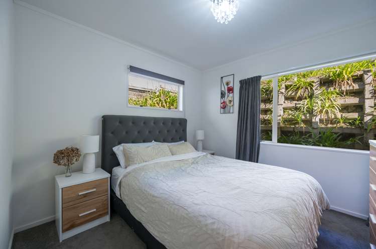 13 Saint Anne Place Toi Toi_8