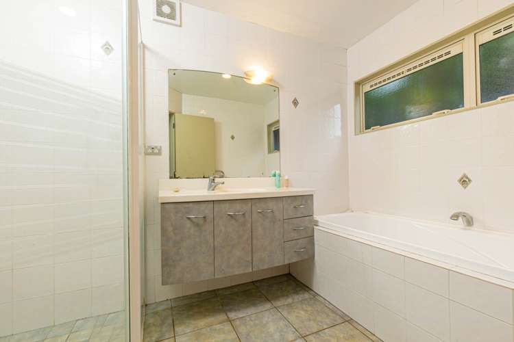 2/72 Beach Road Castor Bay_17