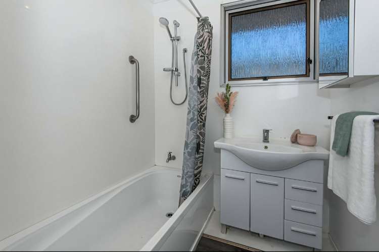 10 Raewyn Street Morningside_7