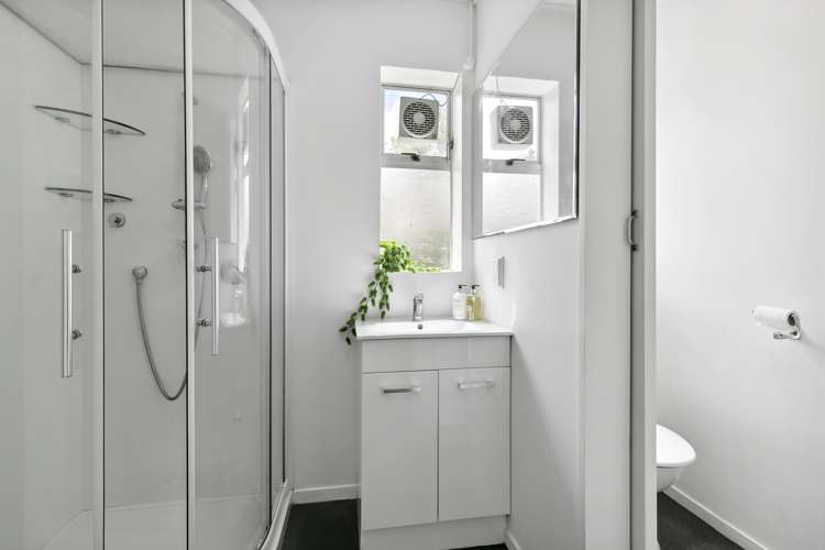 2/11 Trafalgar Street Johnsonville_6