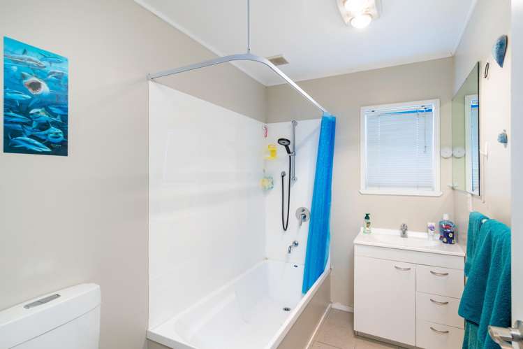 1/4 Ipswich Grove Wainuiomata_8