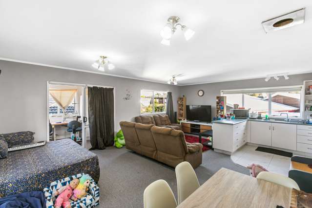 13e Tahi Terrace Glen Eden_3