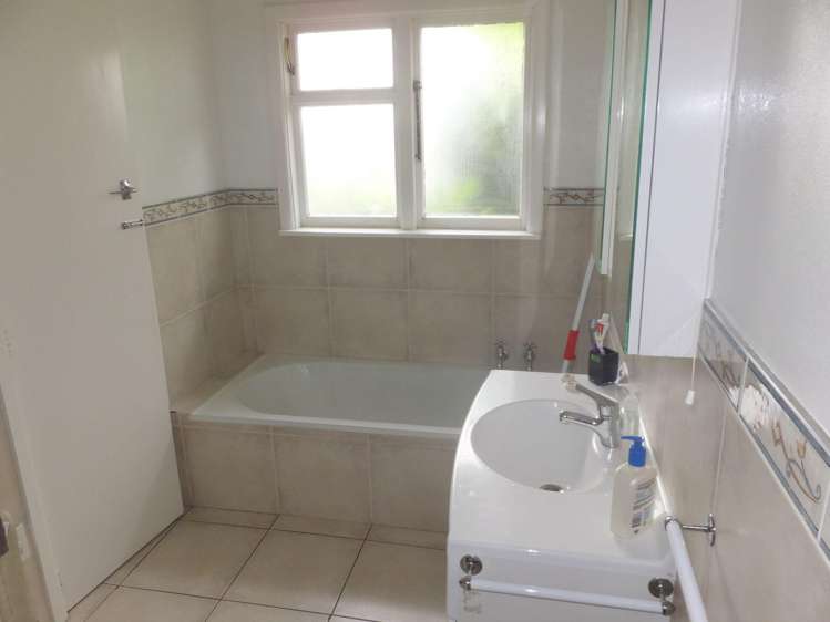 5 Gladson Av Ilam_12