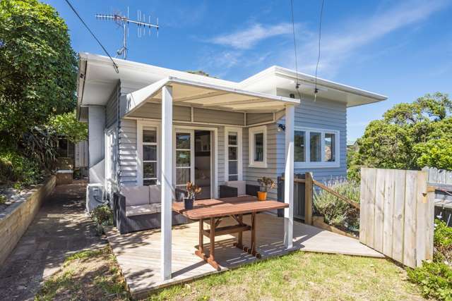 BEACH COTTAGE - RAUMATI SOUTH