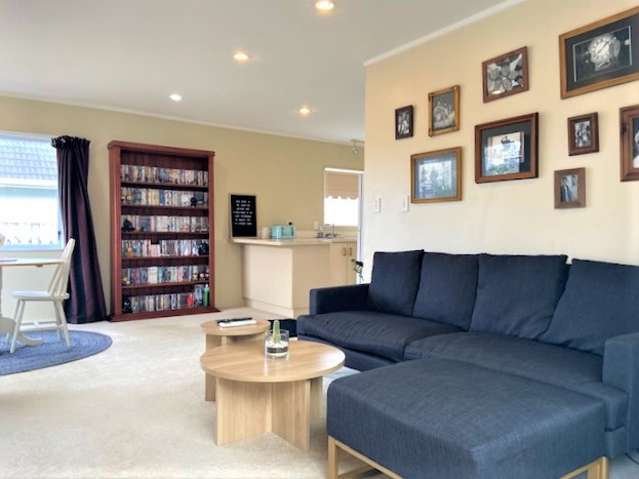 2/4 Shamrock Lane Te Atatu Peninsula_1