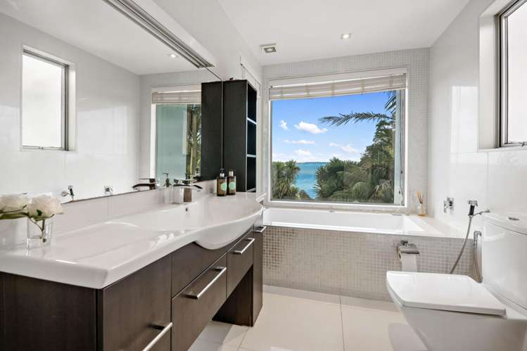 11 Hoskins Avenue Hillsborough_14