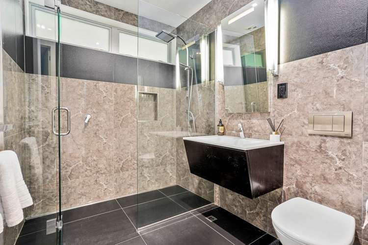 81 Seacliffe Avenue Narrow Neck_19