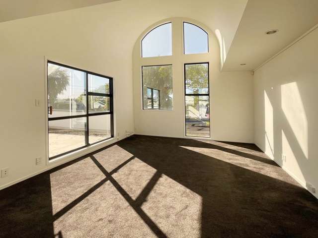 Bright & Spacious 3-Bedroom Apartment in Papakura Central