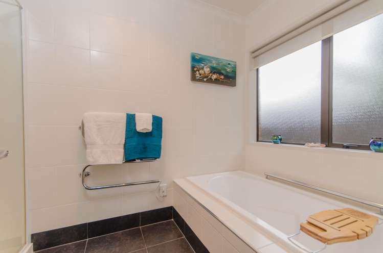 4 Caffreys Avenue Massey_10