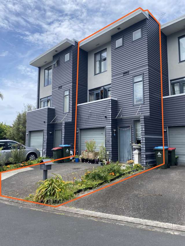 3 Bedroom Townhouse in Security Complex