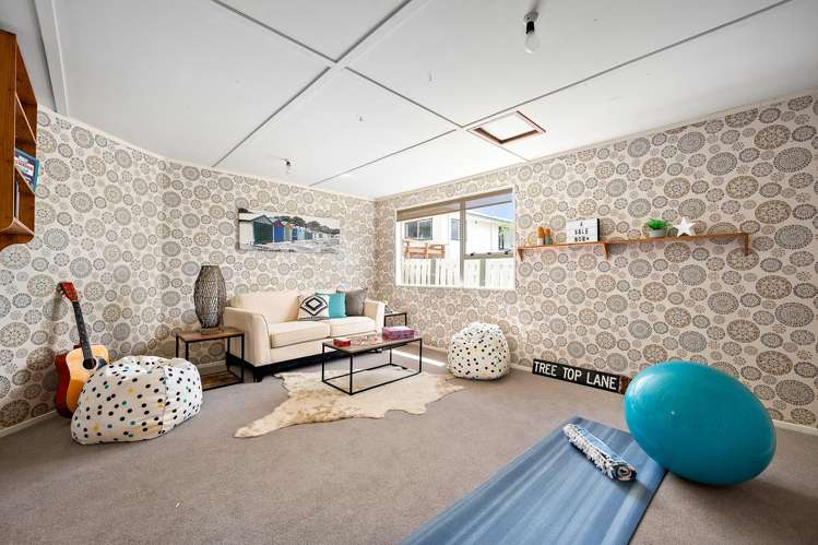 7 Tree Top Lane Paparangi_5