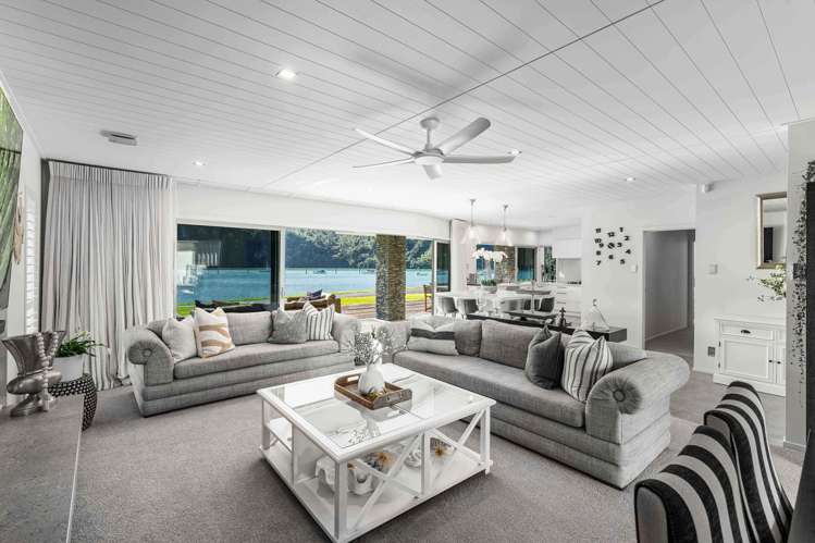 209 Beach Road Whangamata_9