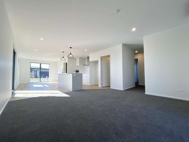 76 Accadia Drive 11103_6