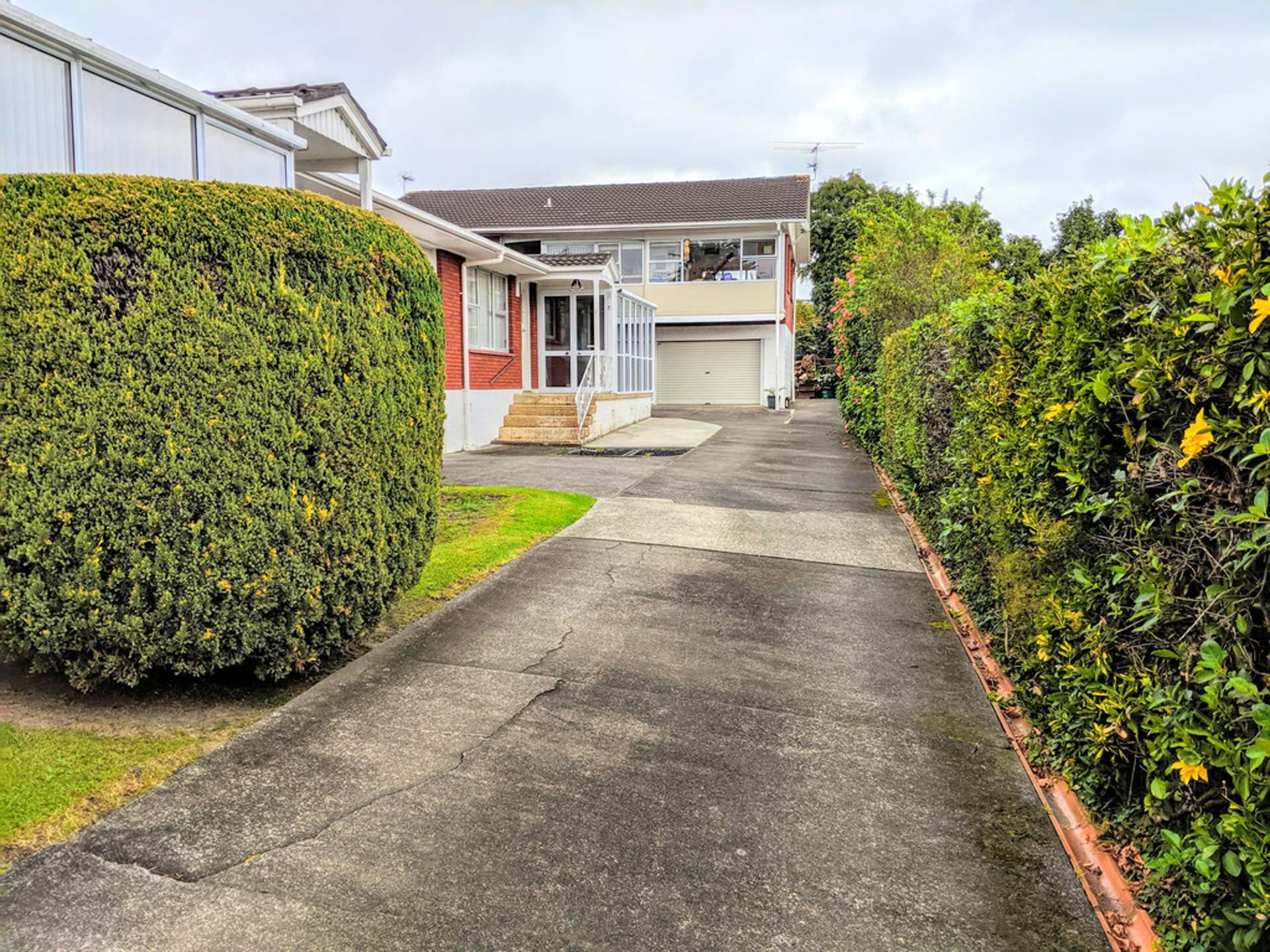 2/69 Royal View Road Te Atatu South_0