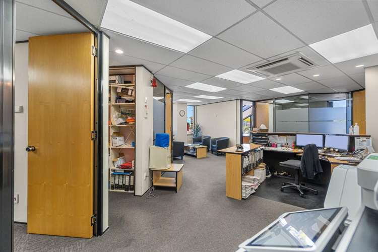 First Floor/1110 Victoria Street Hamilton Central_3