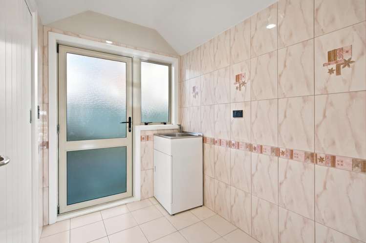 1 Stafford Rise Owhata_11