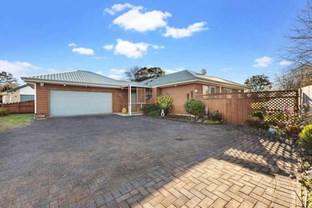 Freehold Oasis in a Stunning Location!