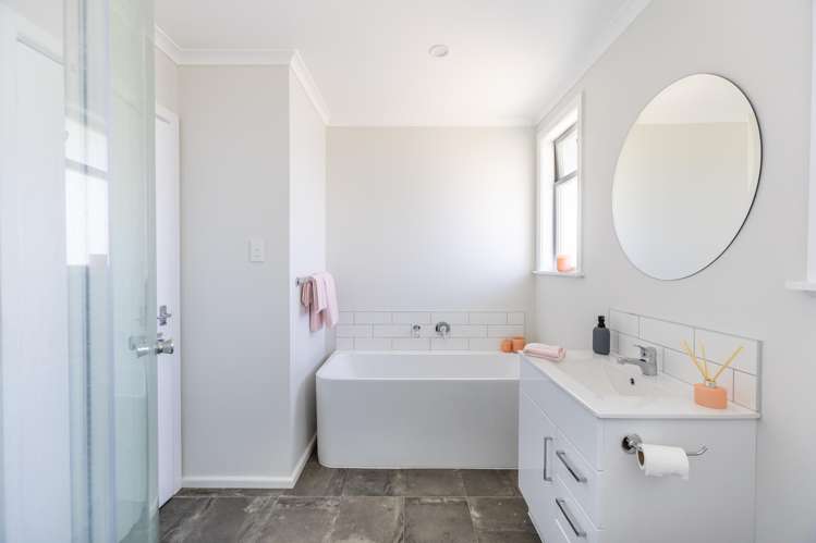 5b Harold Holt Avenue Onekawa_5