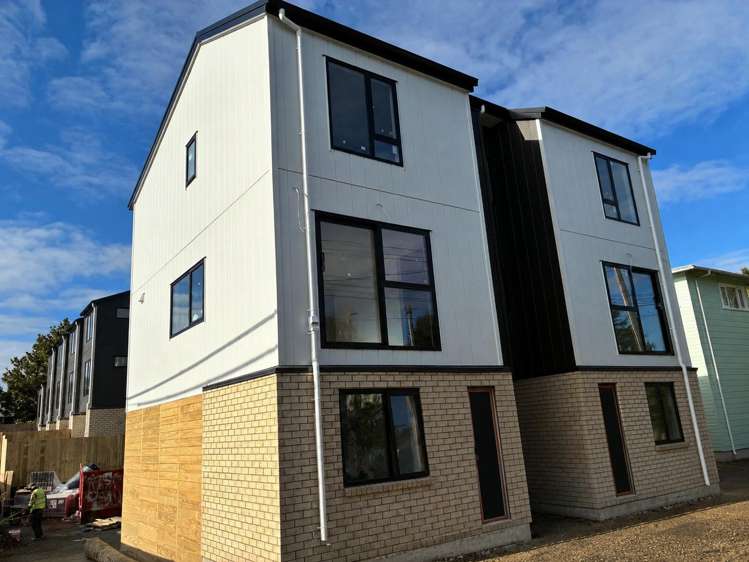 A&B/19 McLeod Road_0
