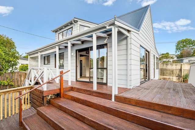 Coastal, Cosy & So Close To The Sand!